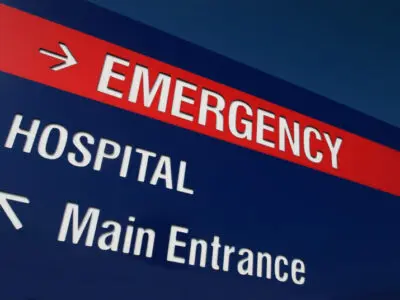 emergency direction sign at a hospital