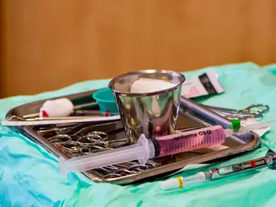 tray of medical surgical instruments